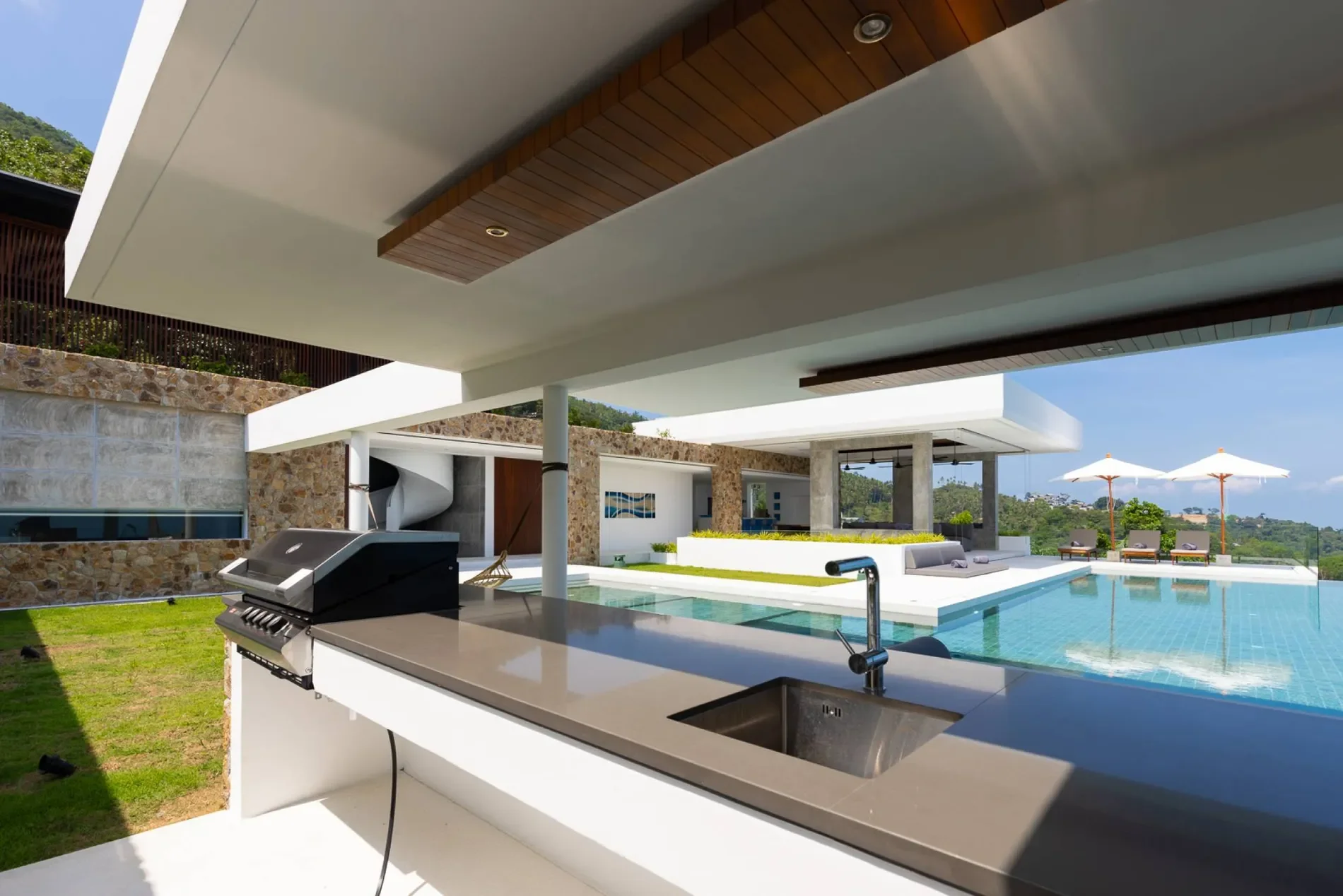 Exterior photo 7