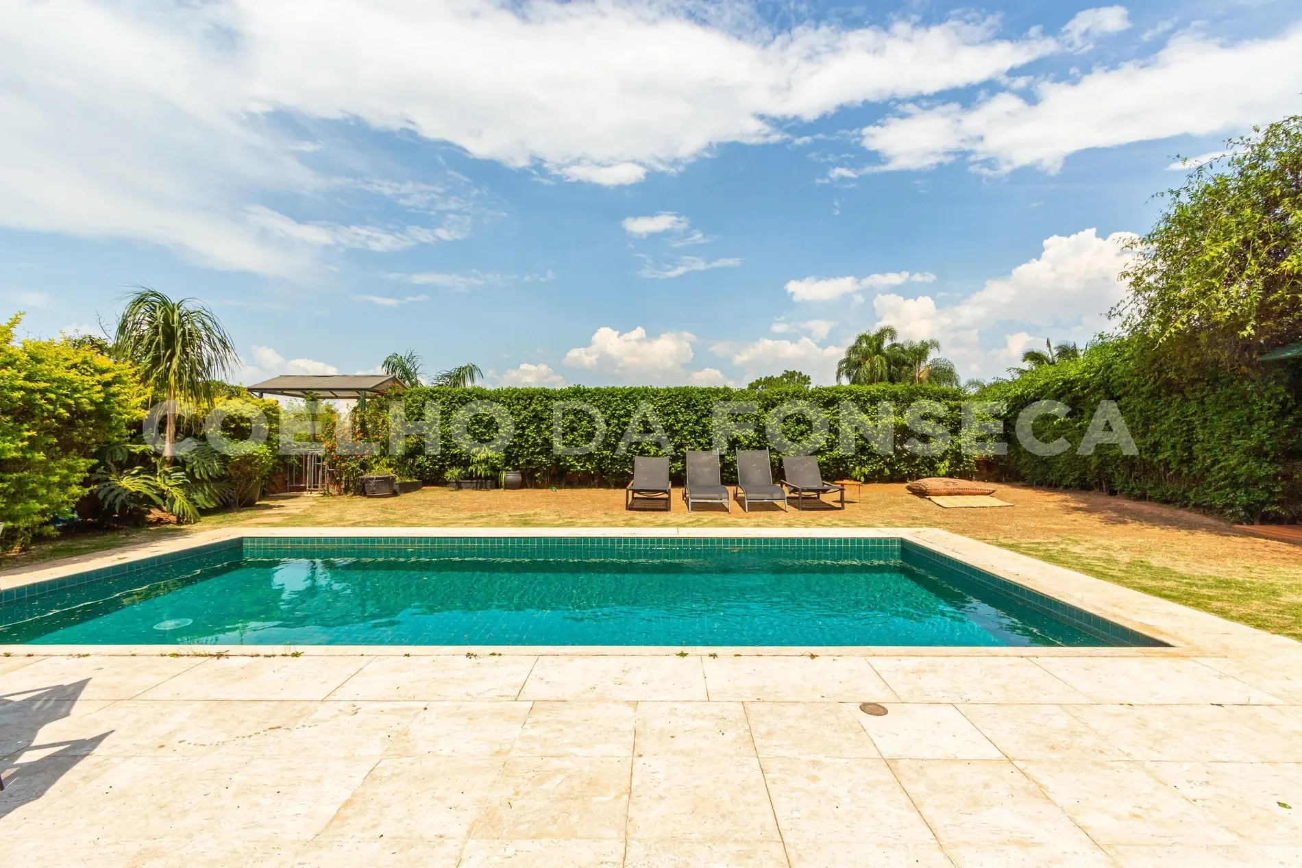 Exterior photo 7