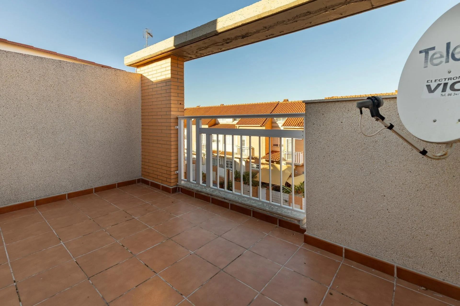 Exterior photo 5
