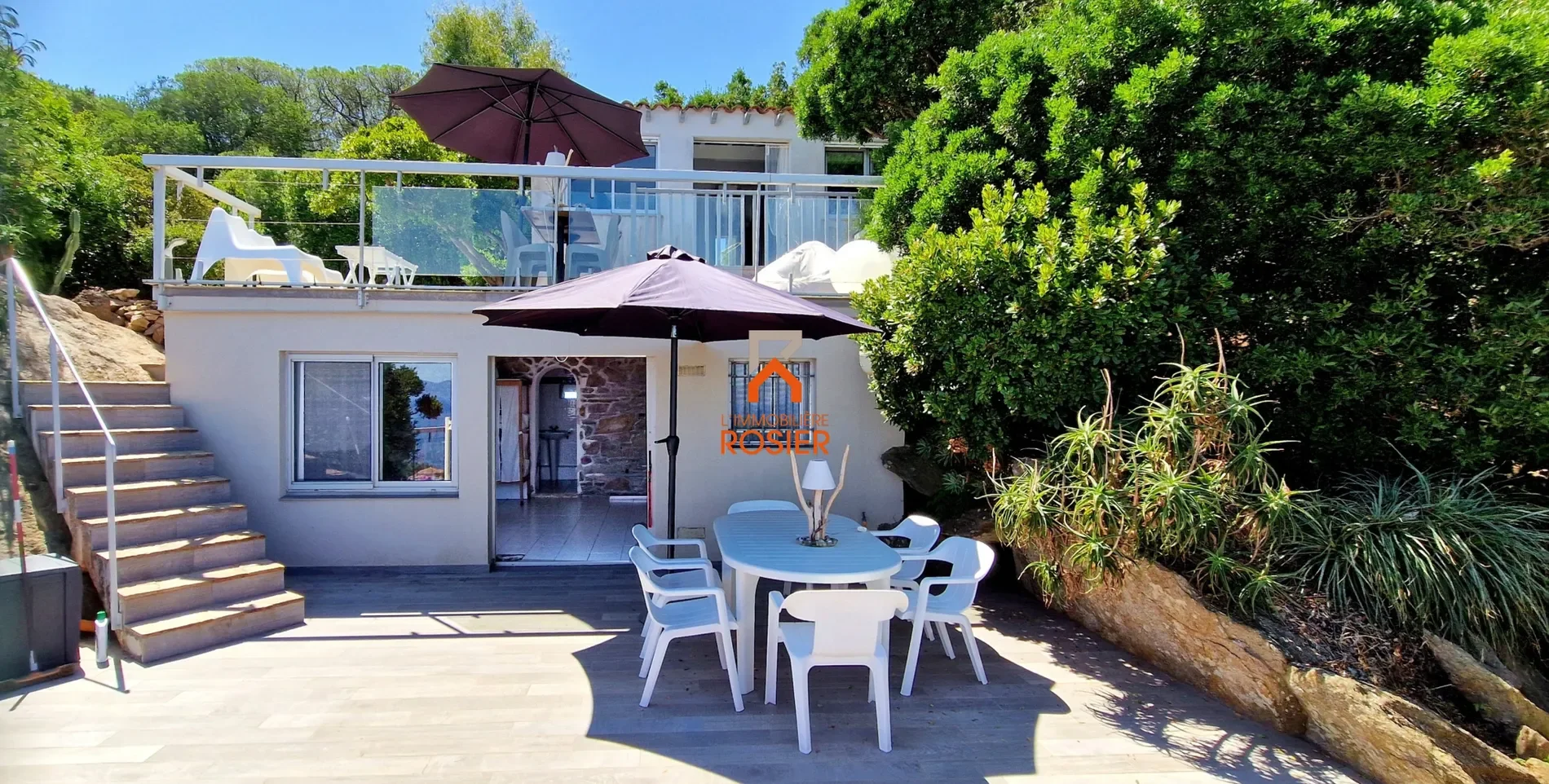 Exterior photo 6