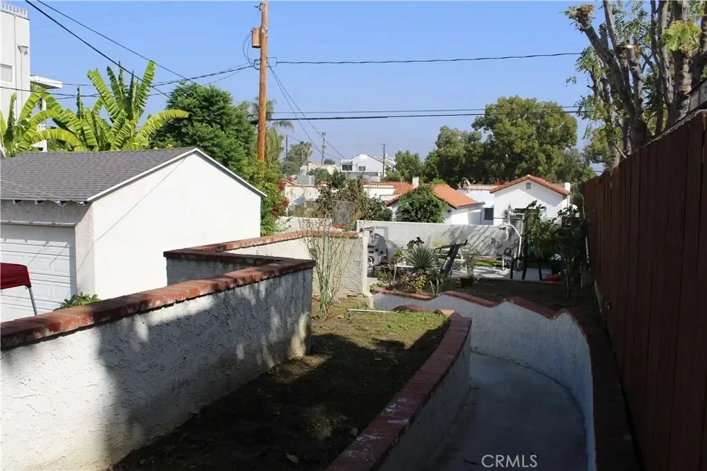 210 N Naomi, Burbank, California, United States. - Photo 9