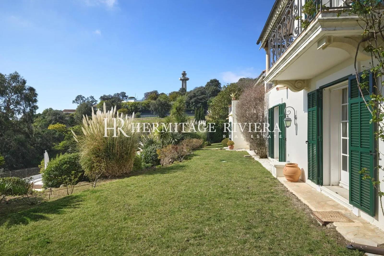 Exterior photo 7