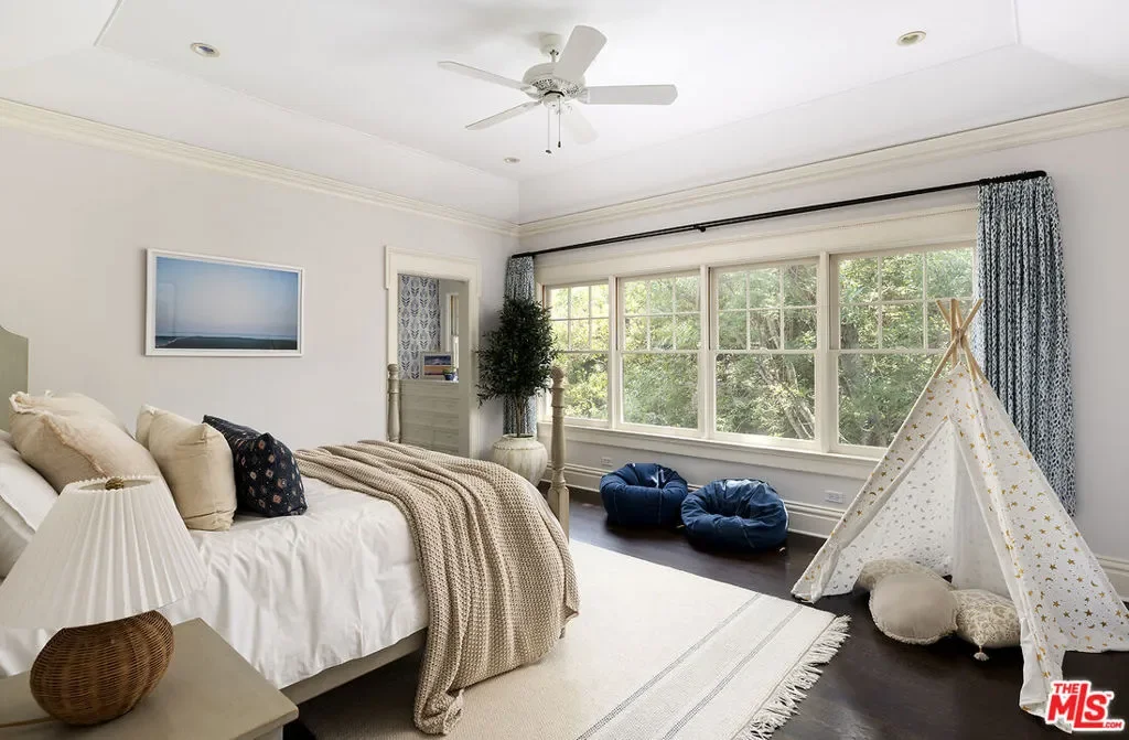 2041 Mandeville Canyon Road, Los Angeles, California, United States. - Photo 33
