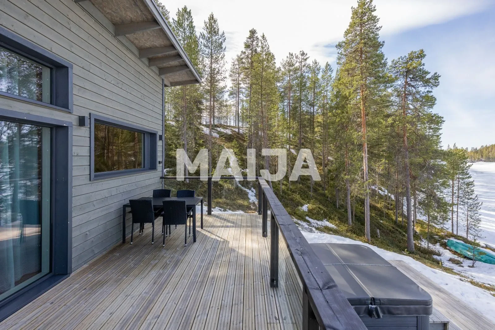 Exterior photo 3