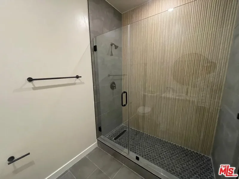 4546 W 17th Street, Los Angeles, California, United States. - Photo 26