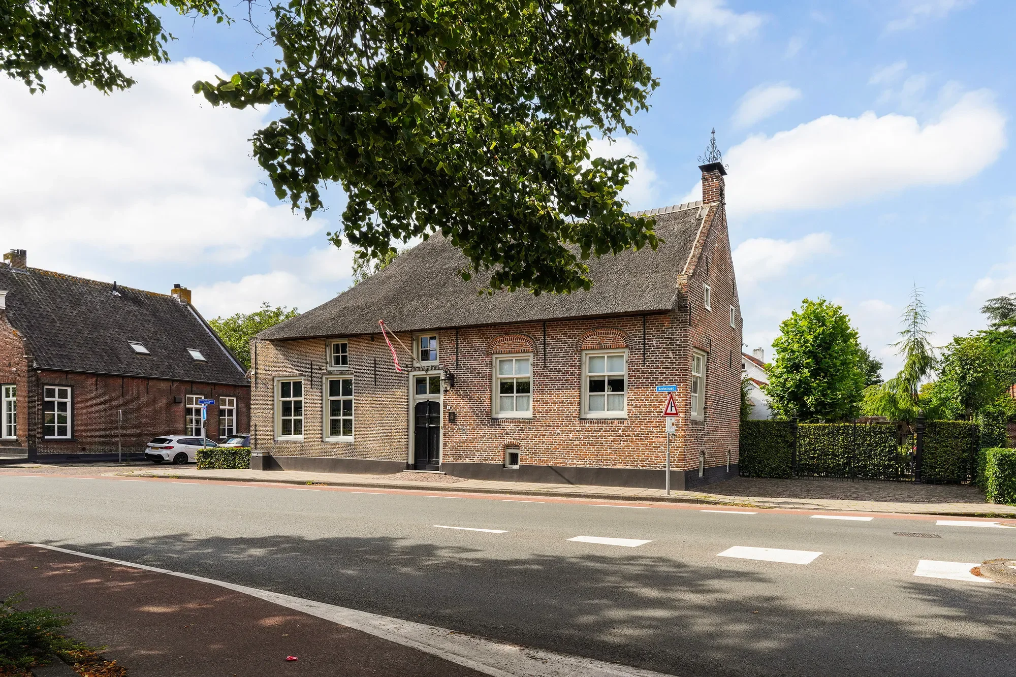 Exterior photo 12