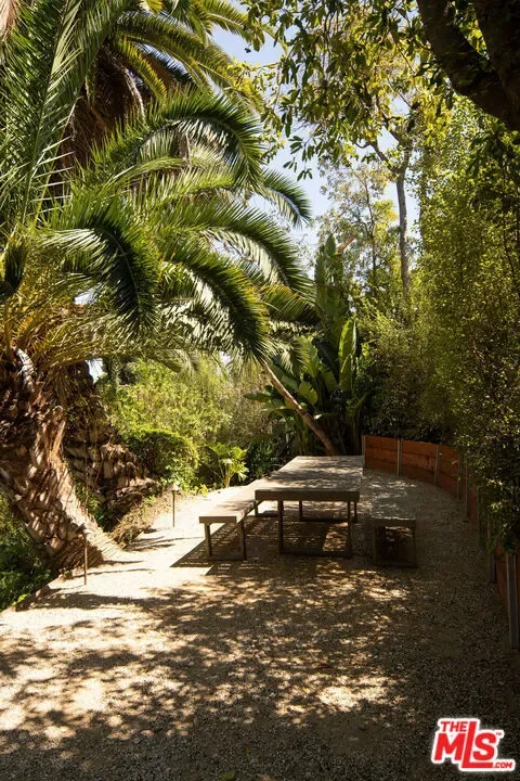 2003 El Cerrito Place, Los Angeles, California, United States. - Photo 4