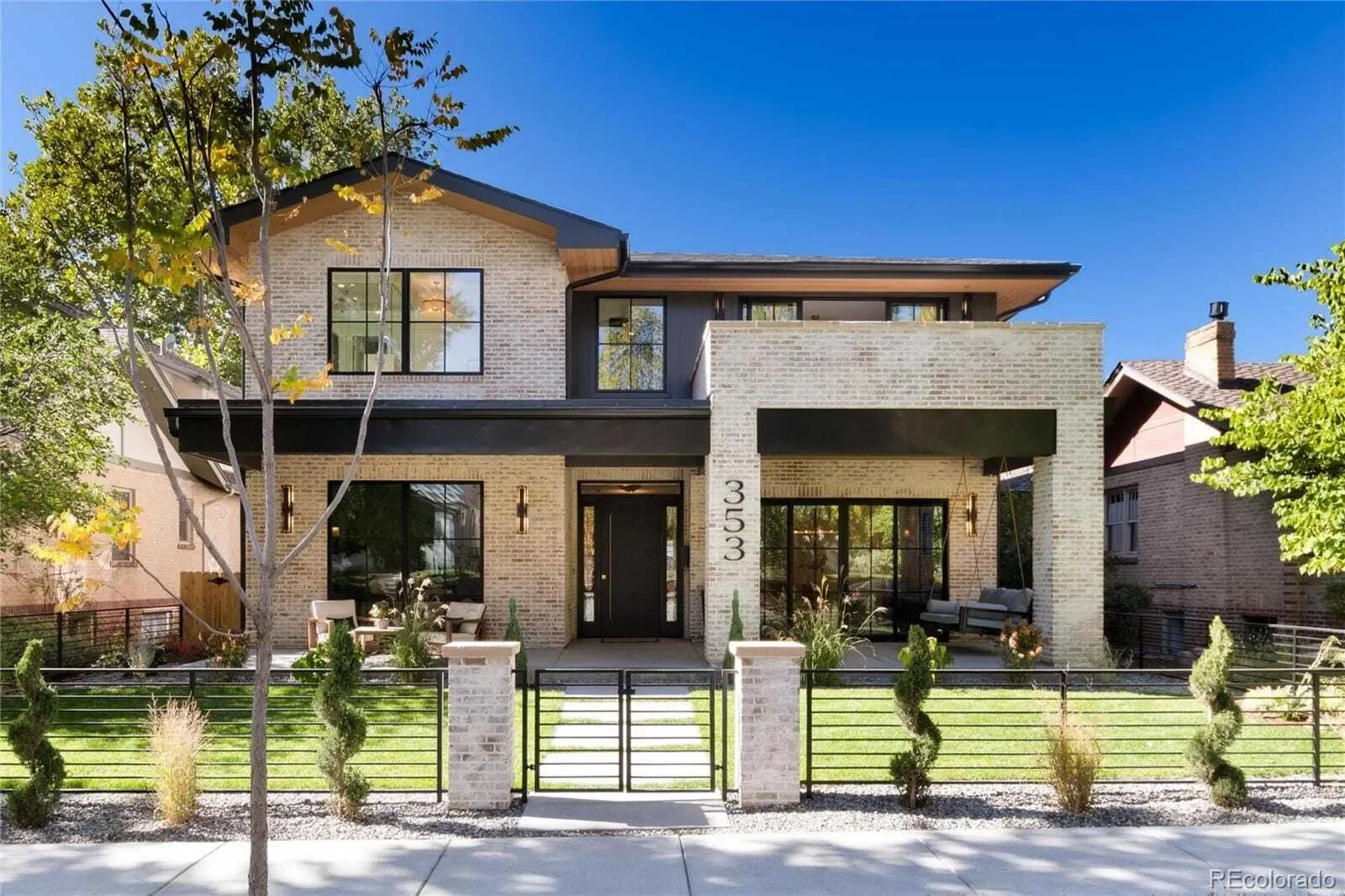 Exterior photo 3