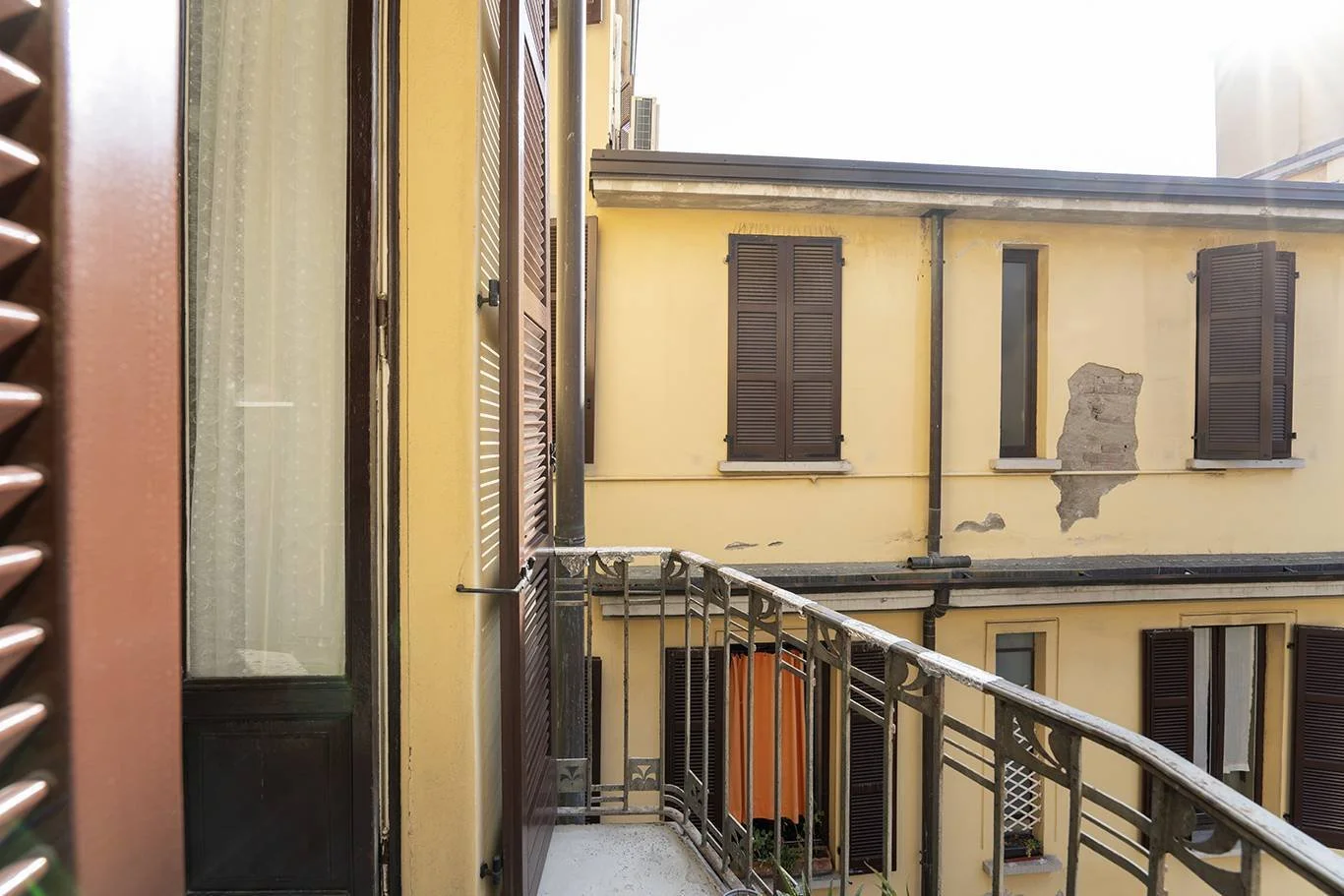 Exterior photo 6
