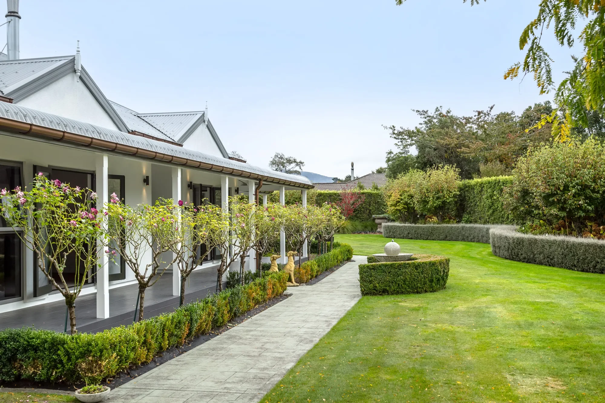 Exterior photo 5