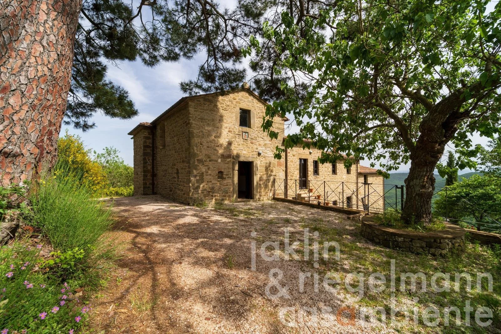 Exterior photo 11