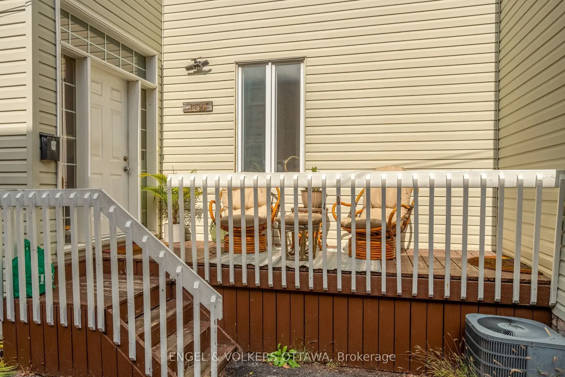 Exterior photo 3