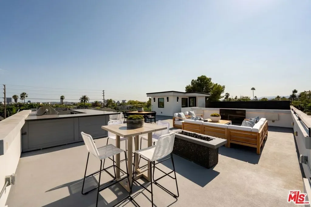 818 N Curson Avenue, Los Angeles, California, United States. - Photo 2