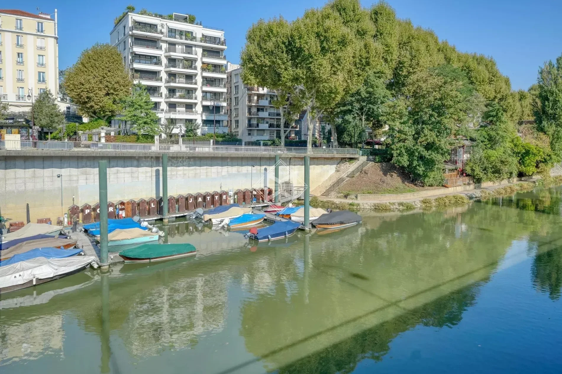 Neuilly-sur-Seine, Île-de-France, France. - Photo 2