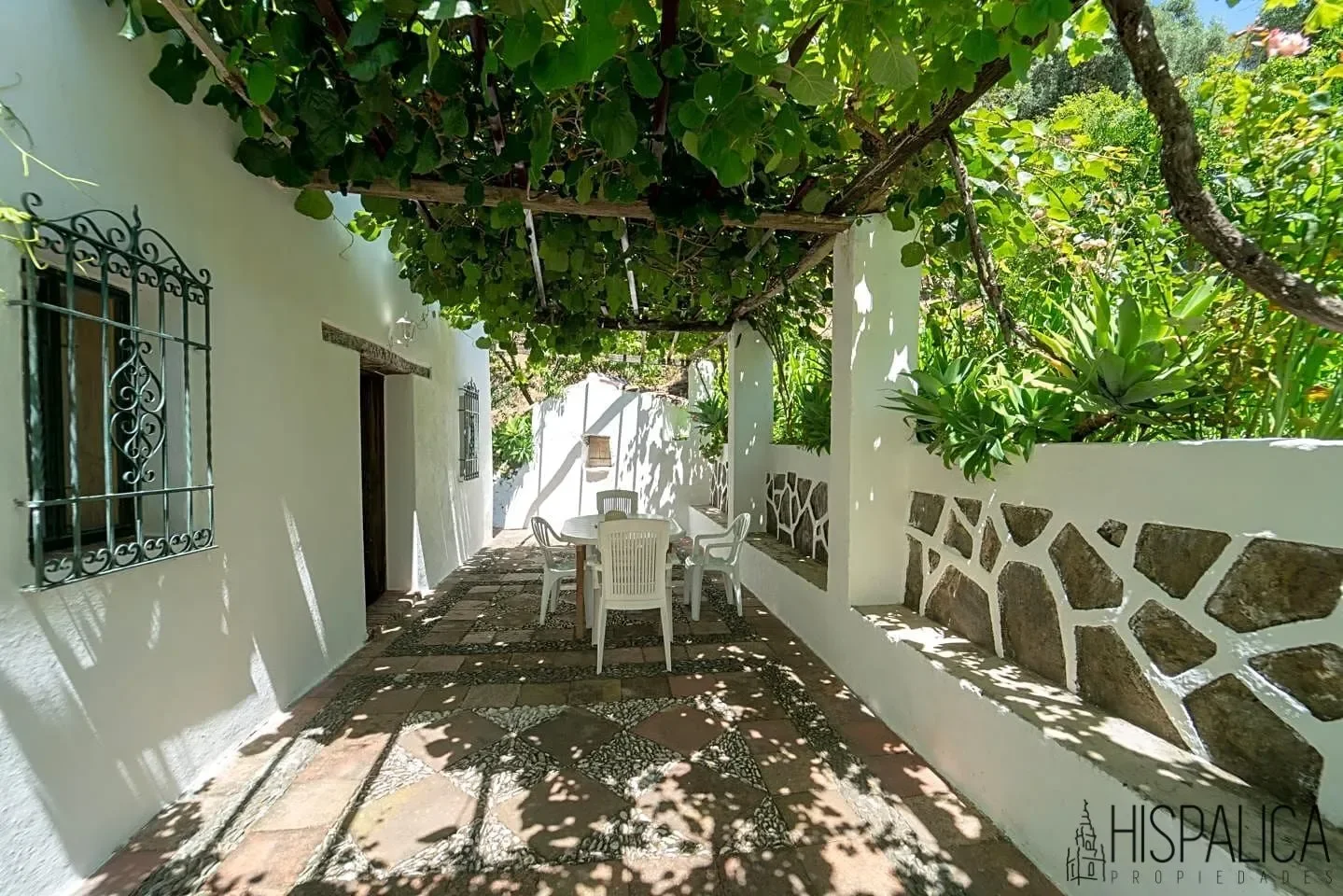 Exterior photo 12