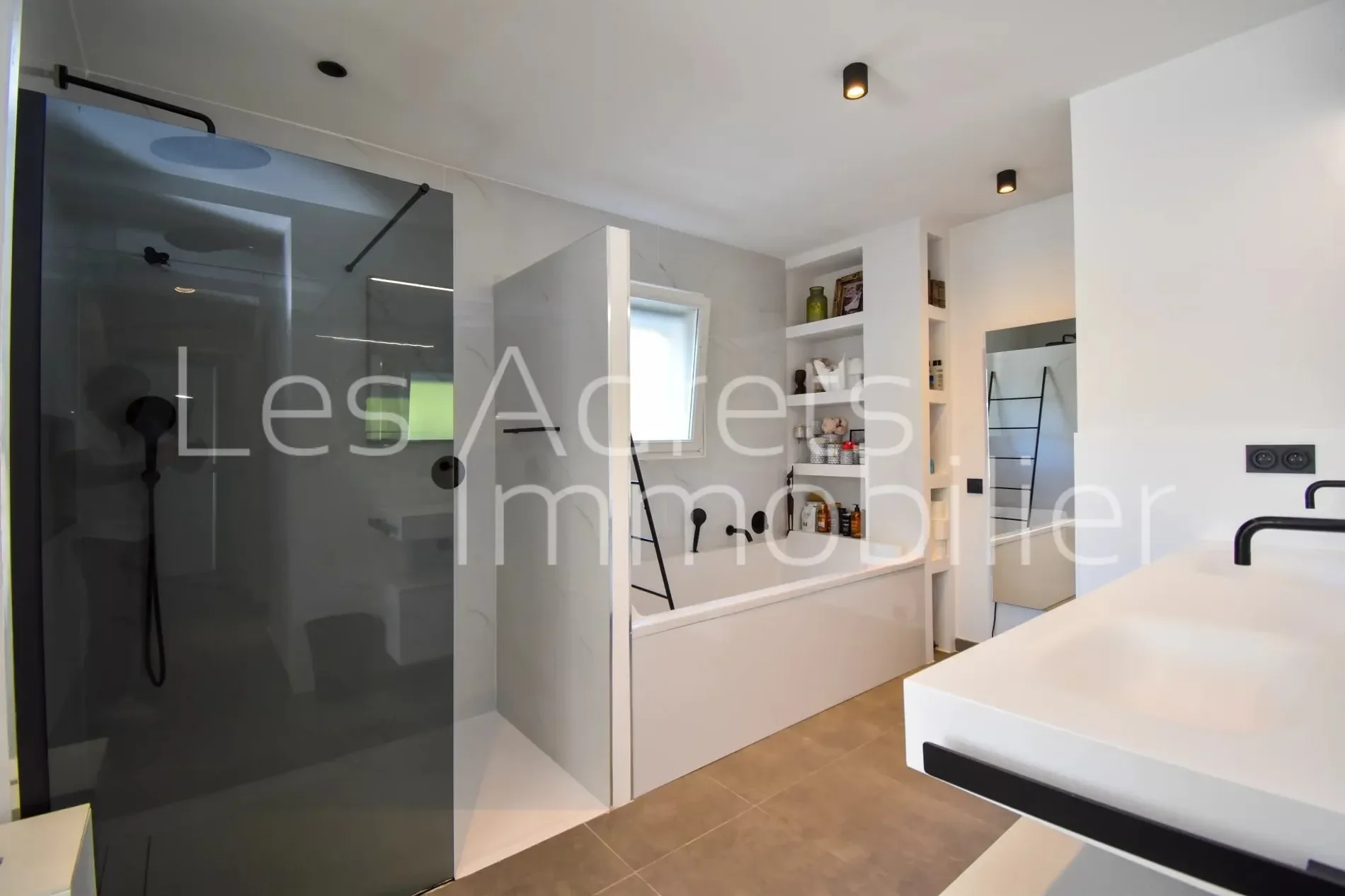 Gallery photo 3