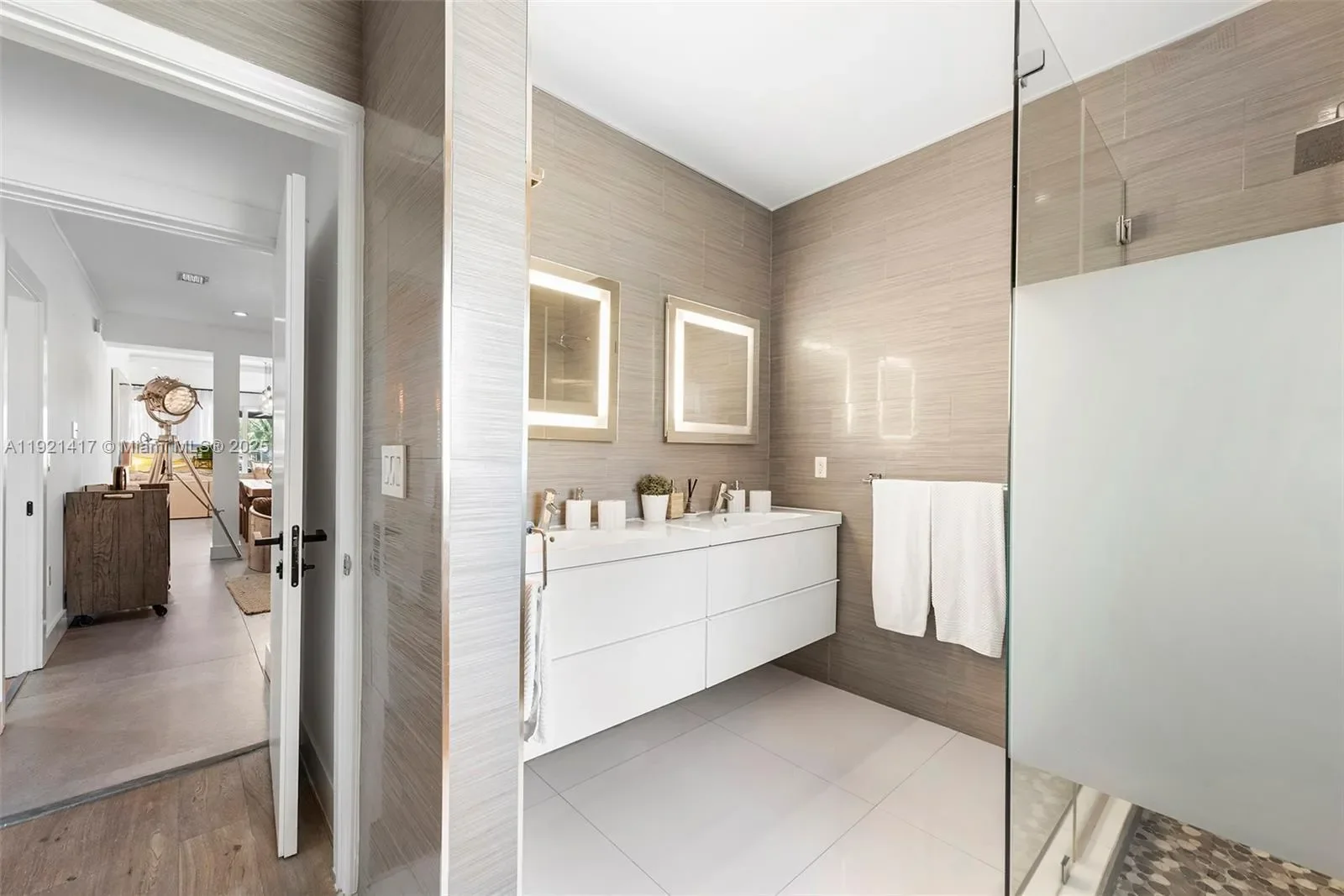 970 S Shore Dr, Miami Beach, Florida, United States. - Photo 23