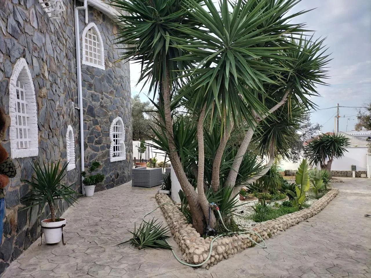 Exterior photo 4