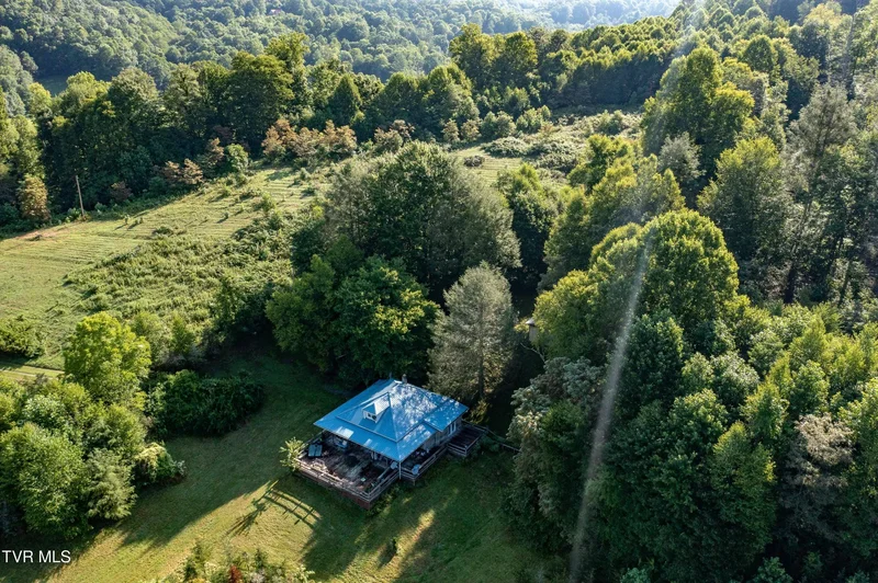 306 Bear Branch Rd, Roan Mountain, TN 37687, Roan Mountain, Tennessee, United States. - Photo 26