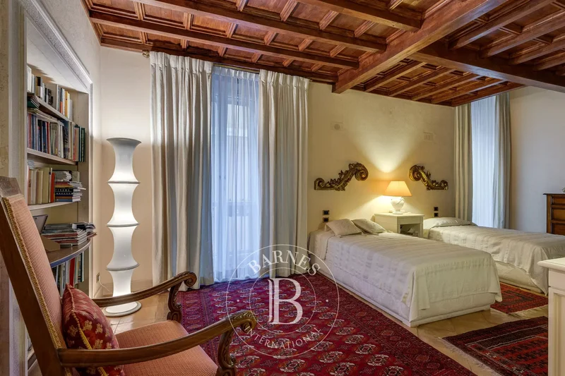 Vicolo Savelli, Rome, Lazio, Italy. - Photo 7