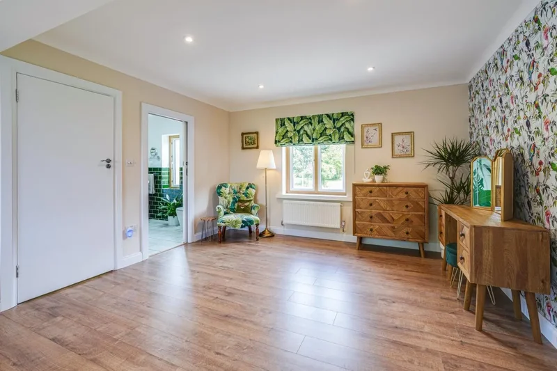 Saint Hill Road, East Grinstead, England, United Kingdom. - Photo 29