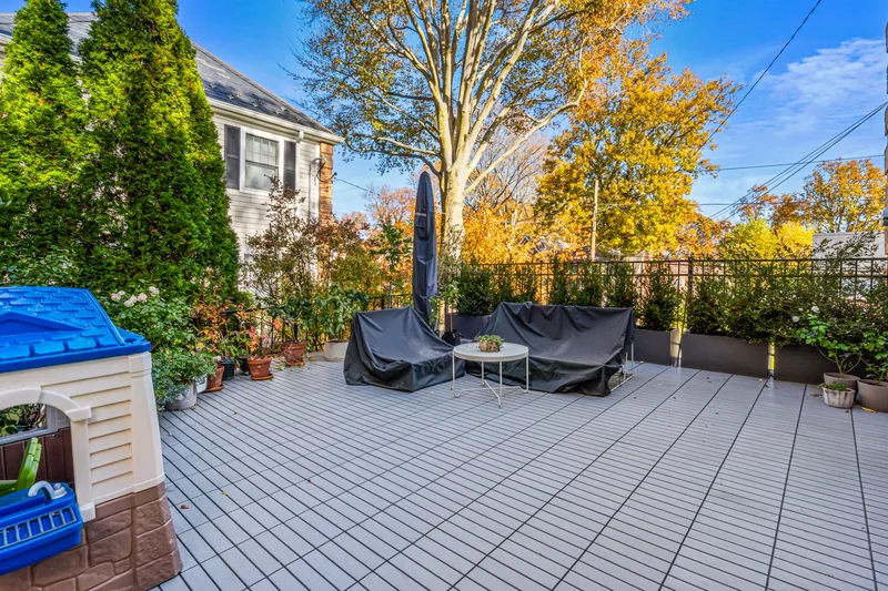53 Stuart Place , Manhasset, NY 11030, Manhasset, New York, United States. - Photo 9