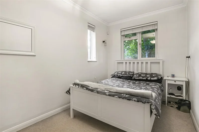Parkgate Close, Kingston Upon Thames, Kingston upon Thames, England, United Kingdom. - Photo 27