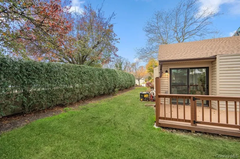 1 Stanford Court, Wantagh, New York, United States. - Photo 3