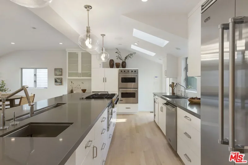 257 Entrada Drive, Santa Monica, California, United States. - Photo 13