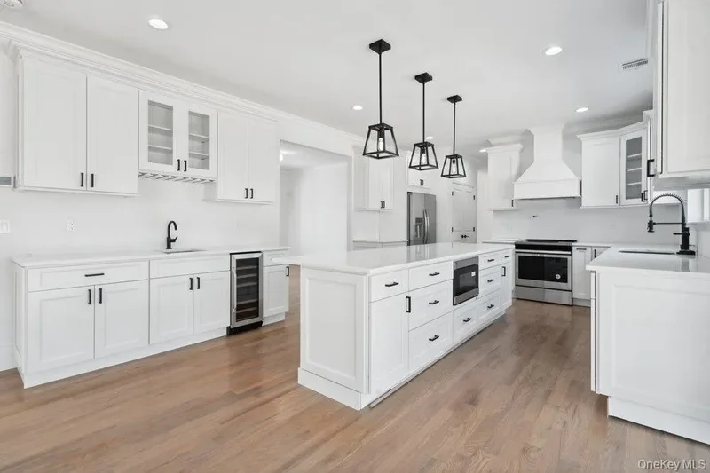113 CURRANS Road, Middle Island, New York, United States. - Photo 13