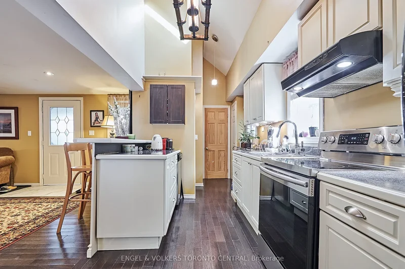 5907/5901 Lakeshore Road, Whitchurch-Stouffville, Ontario, Canada. - Photo 9