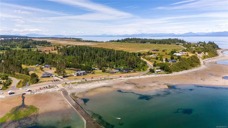 348 Lazo Rd, Comox, British Columbia, Canada. - Photo 36