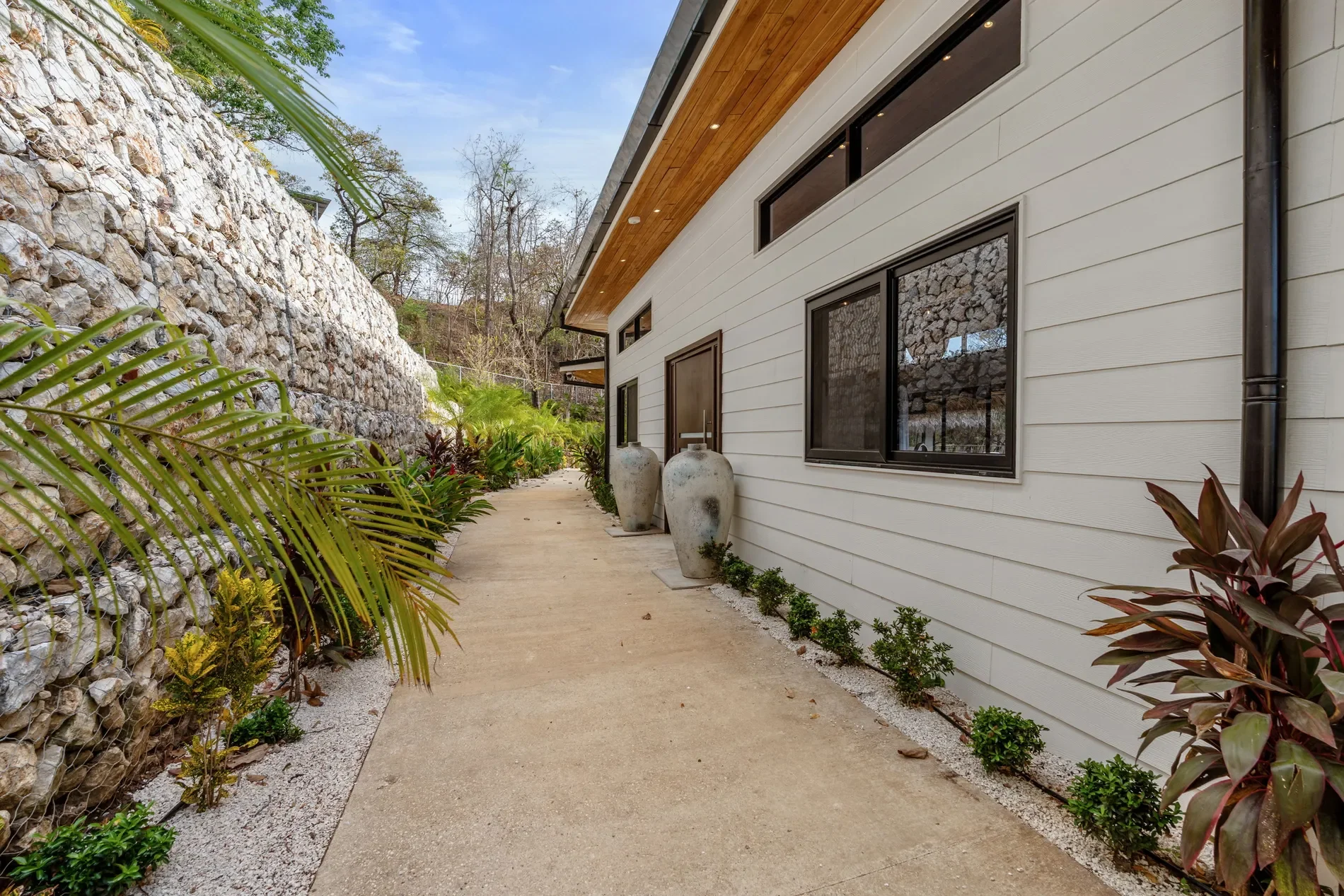 Exterior photo 8