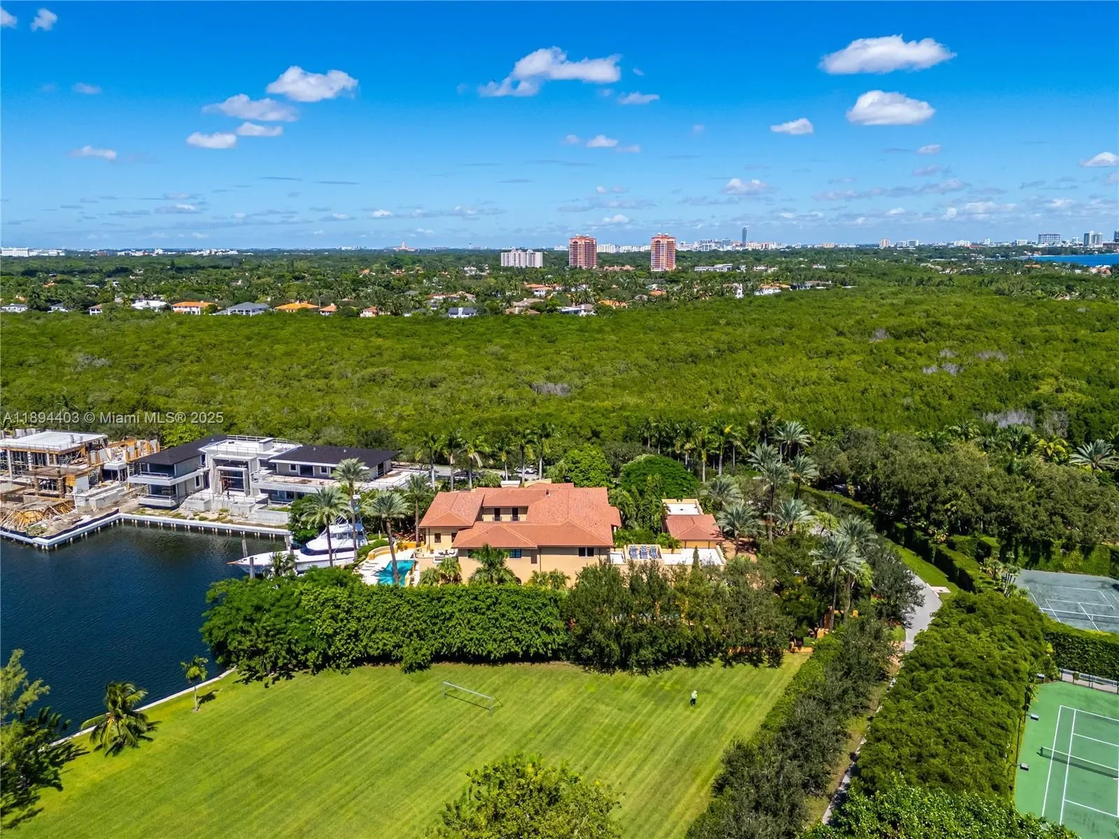 50 Casuarina Concourse, Miami, Florida, United States. - Photo 49