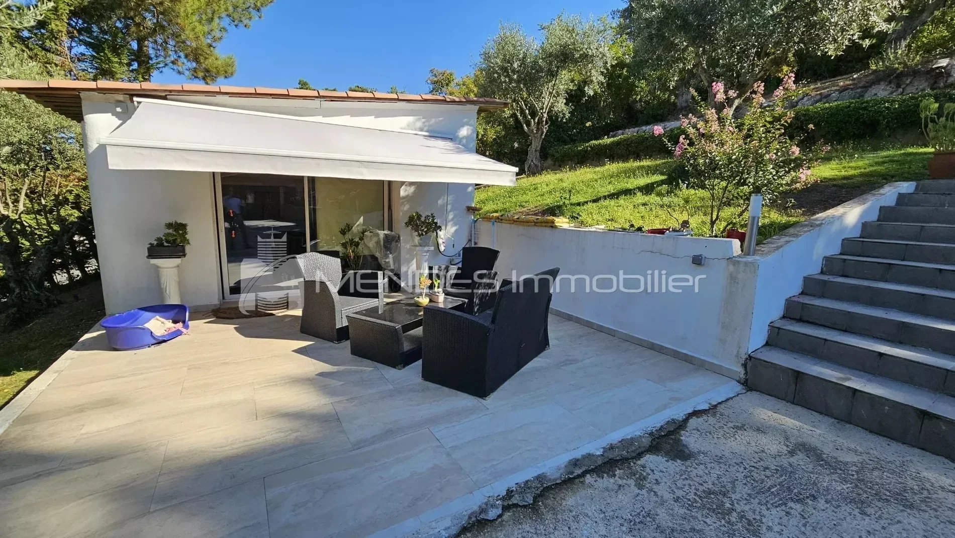 Exterior photo 7