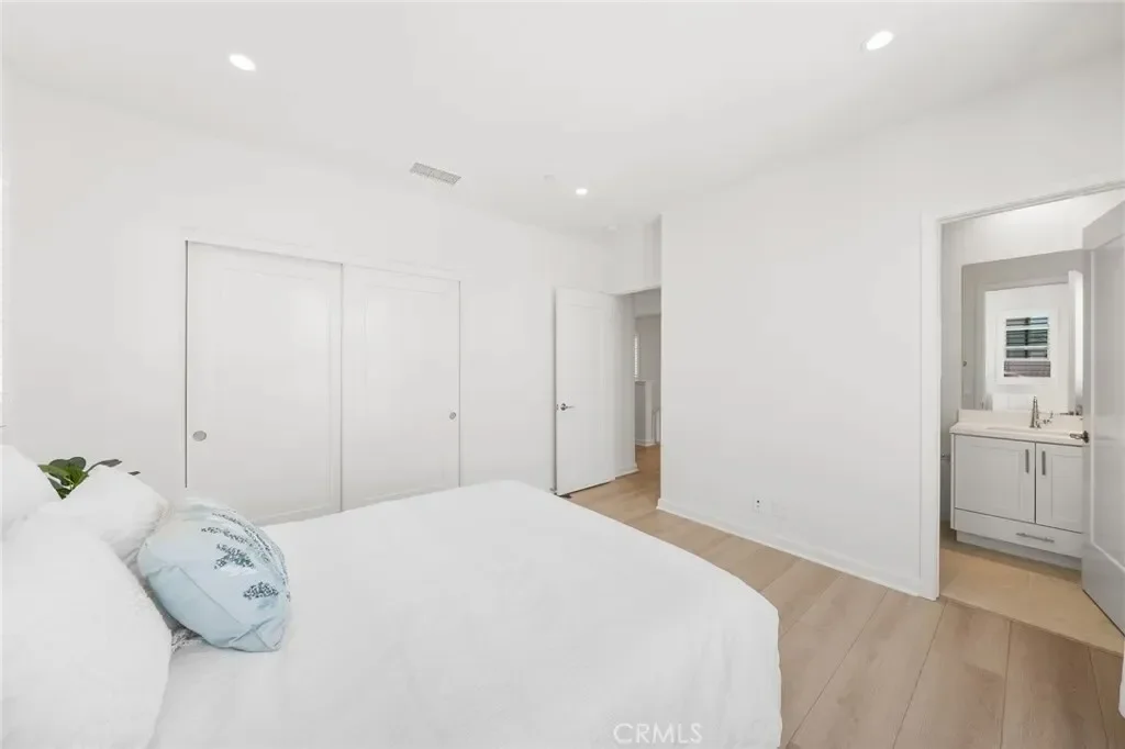 246 Canterbury, Irvine, California, United States. - Photo 26