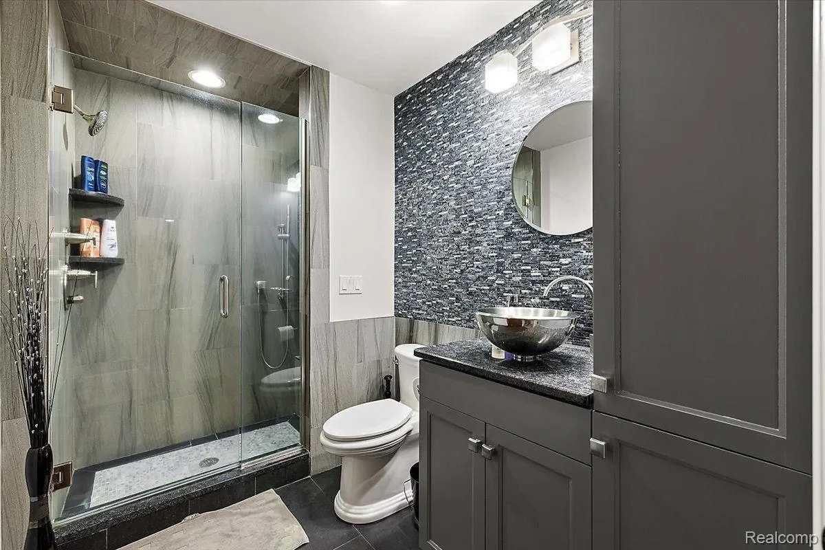 1330 Oxford Road, Bloomfield Charter Township, MI 48304, Birmingham, Michigan, United States. - Photo 2