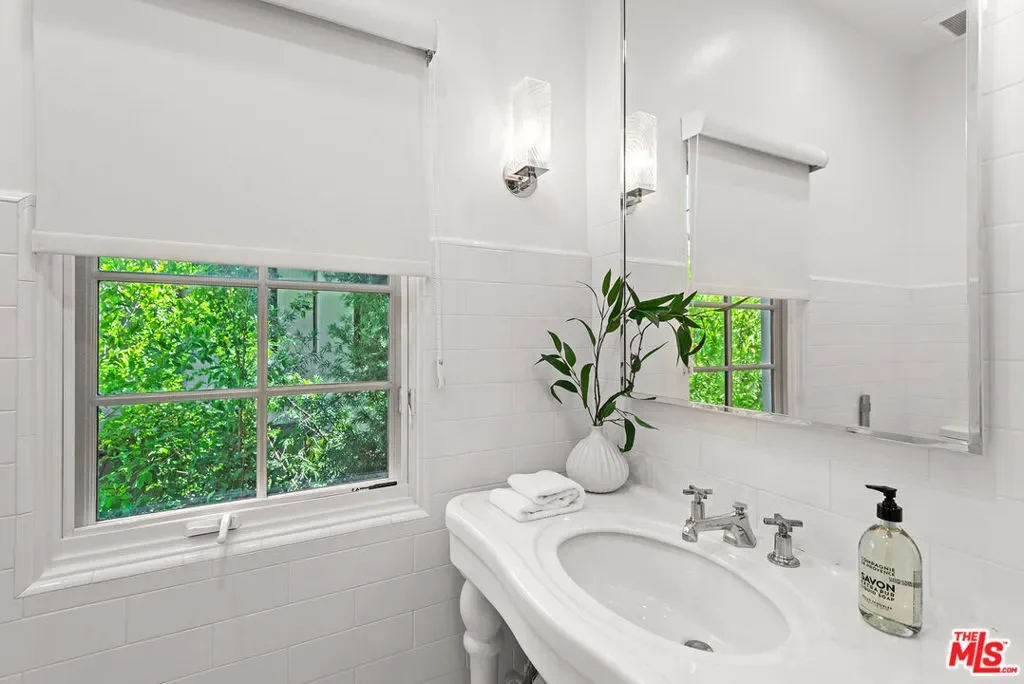 9928 Toluca Lake Avenue, Los Angeles, California, United States. - Photo 58