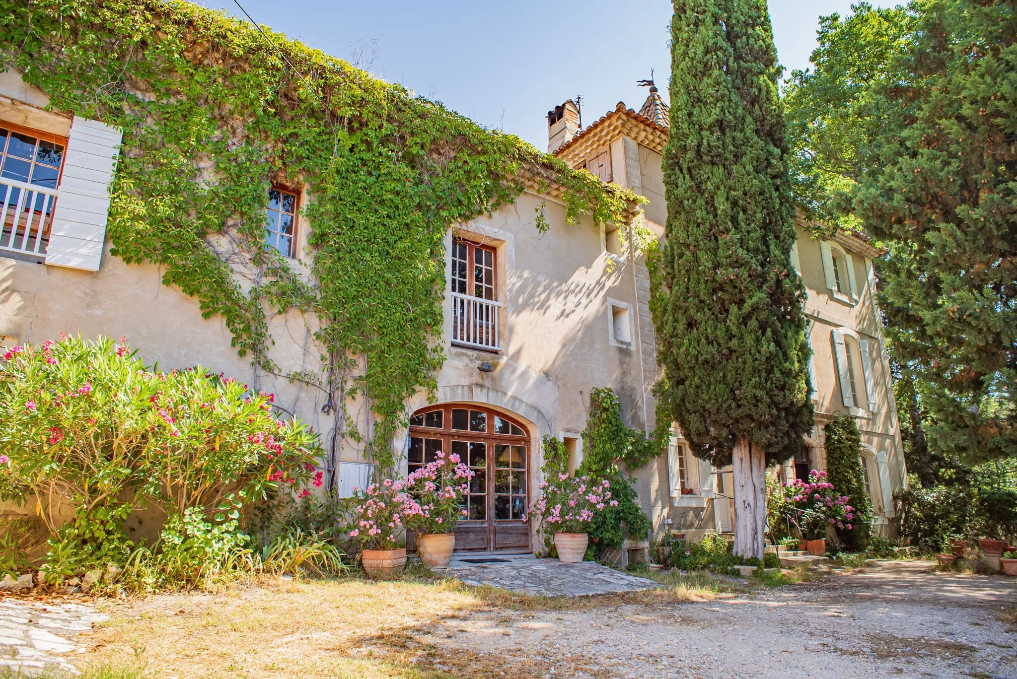 Exterior photo 3