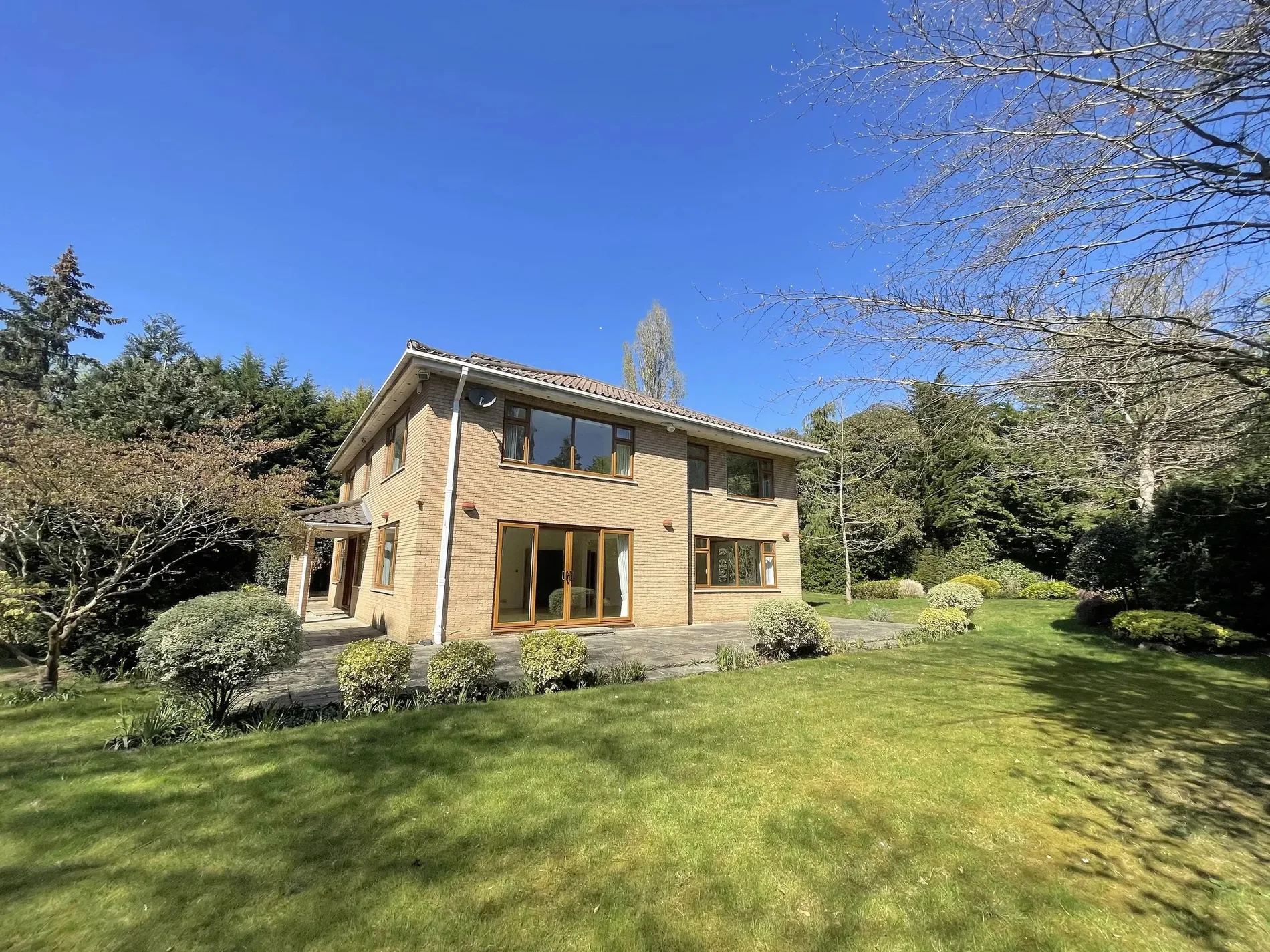 Exterior photo 4