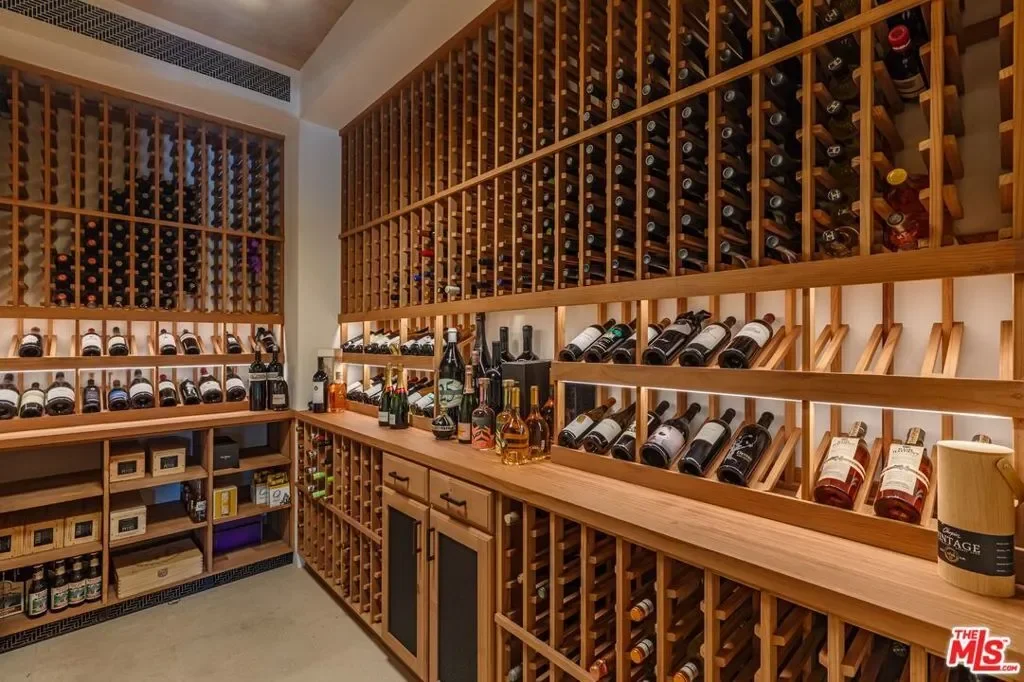 859 Woodacres Road, Santa Monica, California, United States. - Photo 47