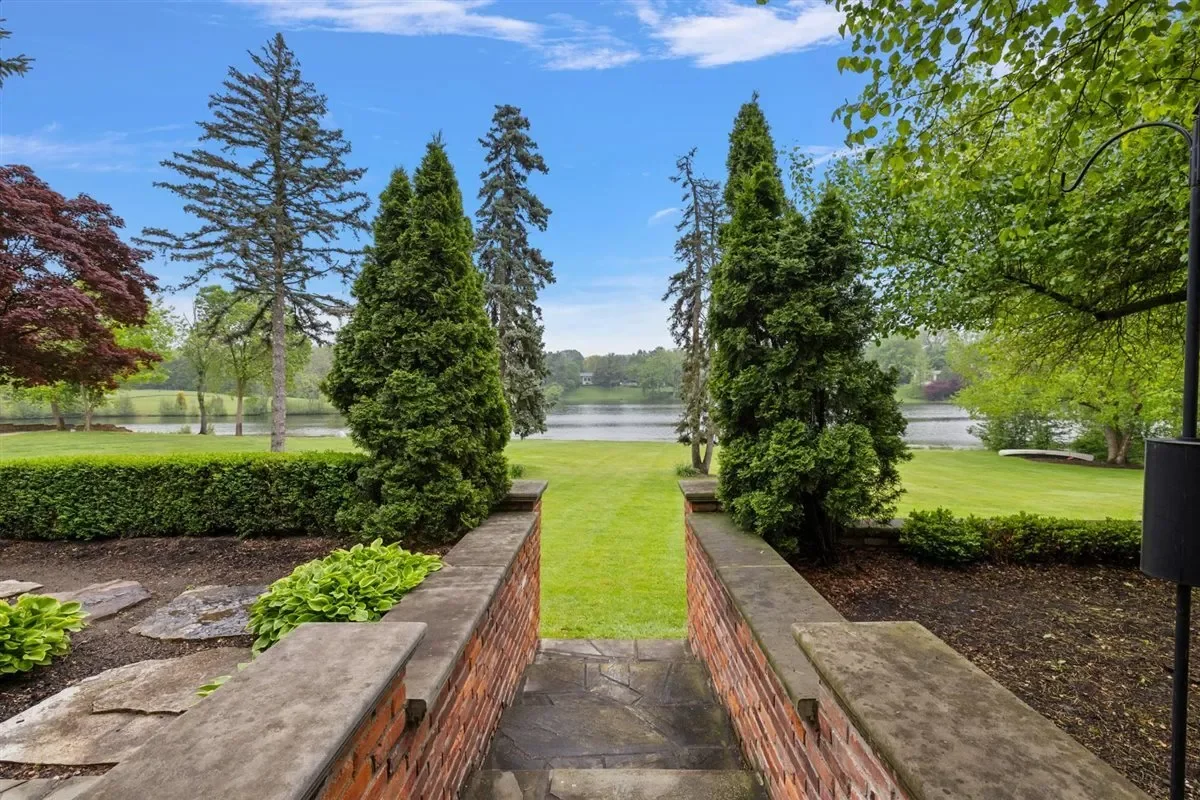 490 East Long Lake Road, Bloomfield Hills, Michigan, United States. - Photo 52