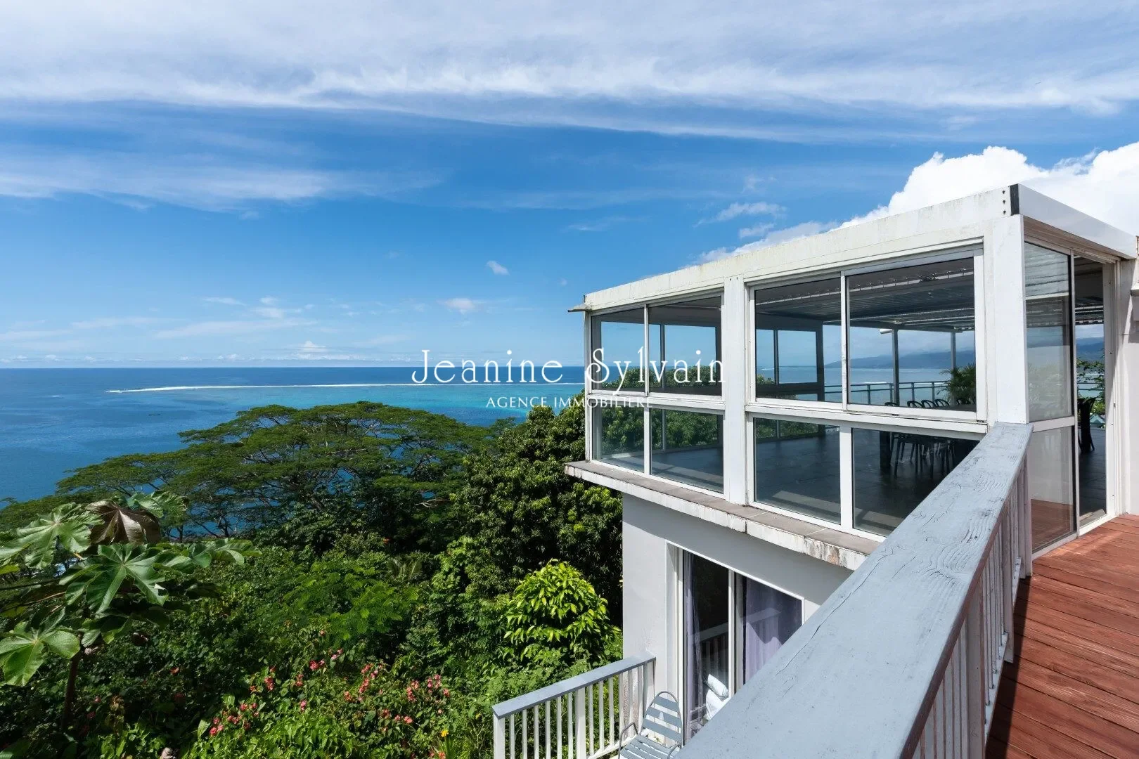 Exterior photo 4