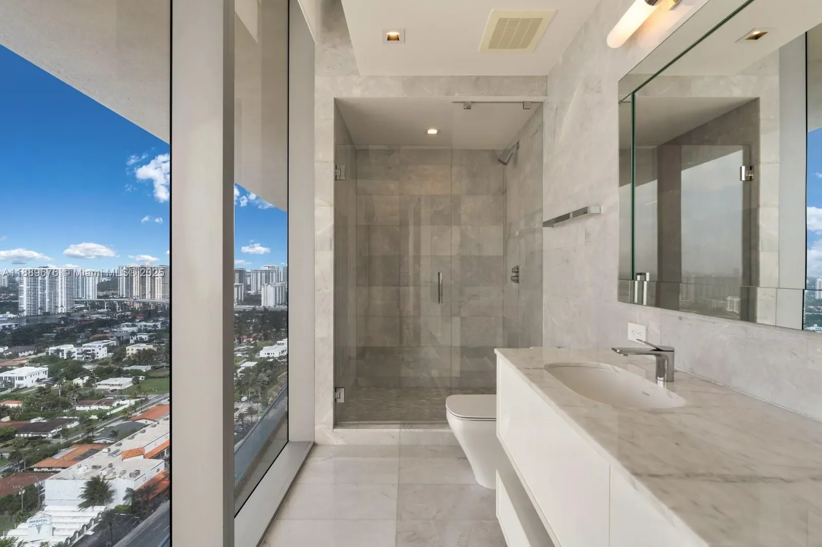 18501 Collins Ave, Golden Beach, Florida, United States. - Photo 40