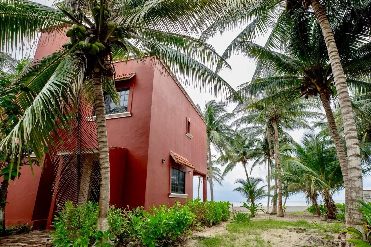 Exterior photo 3
