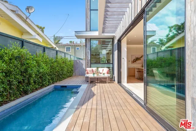 1620 Electric Avenue, Los Angeles, California, United States. - Photo 10