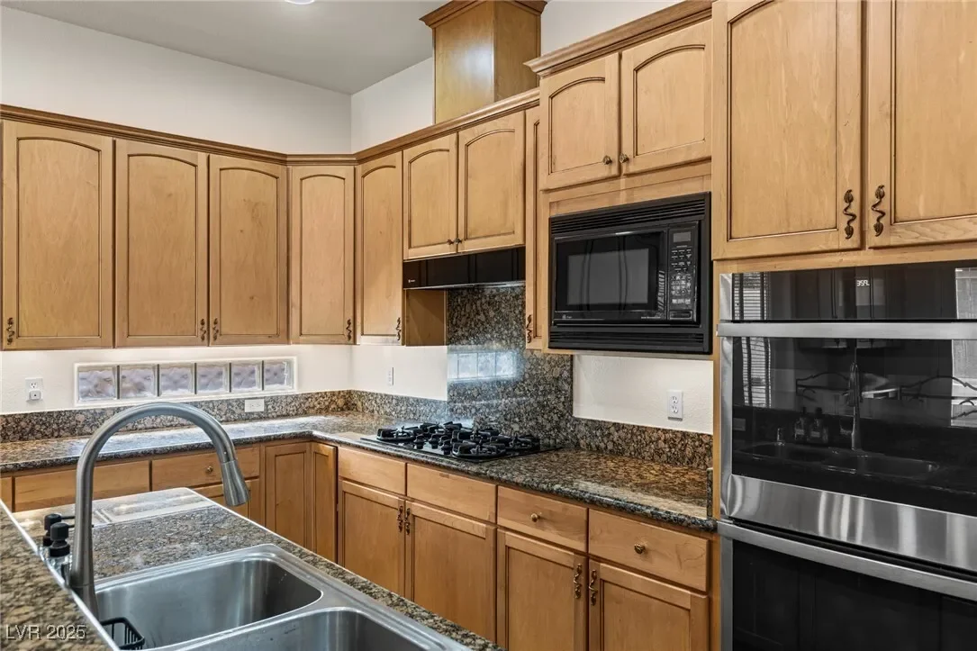 8095 Dark Hollow Place, Las Vegas, Nevada, United States. - Photo 33
