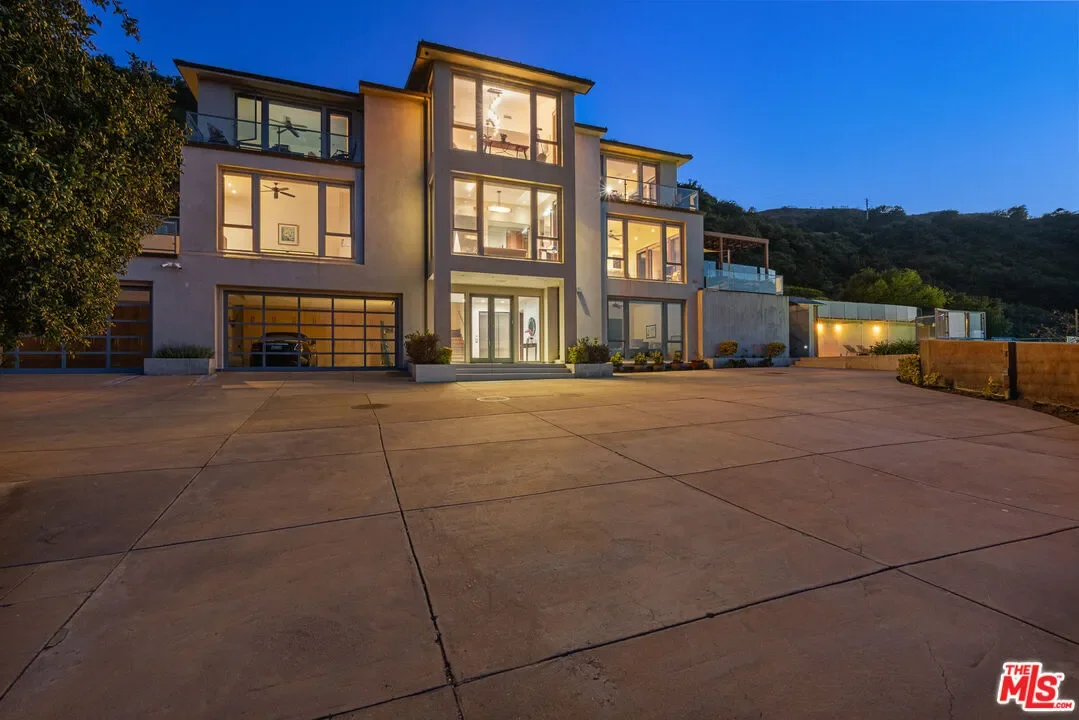 25155 Piuma Rd, Malibu, California, United States. - Photo 22