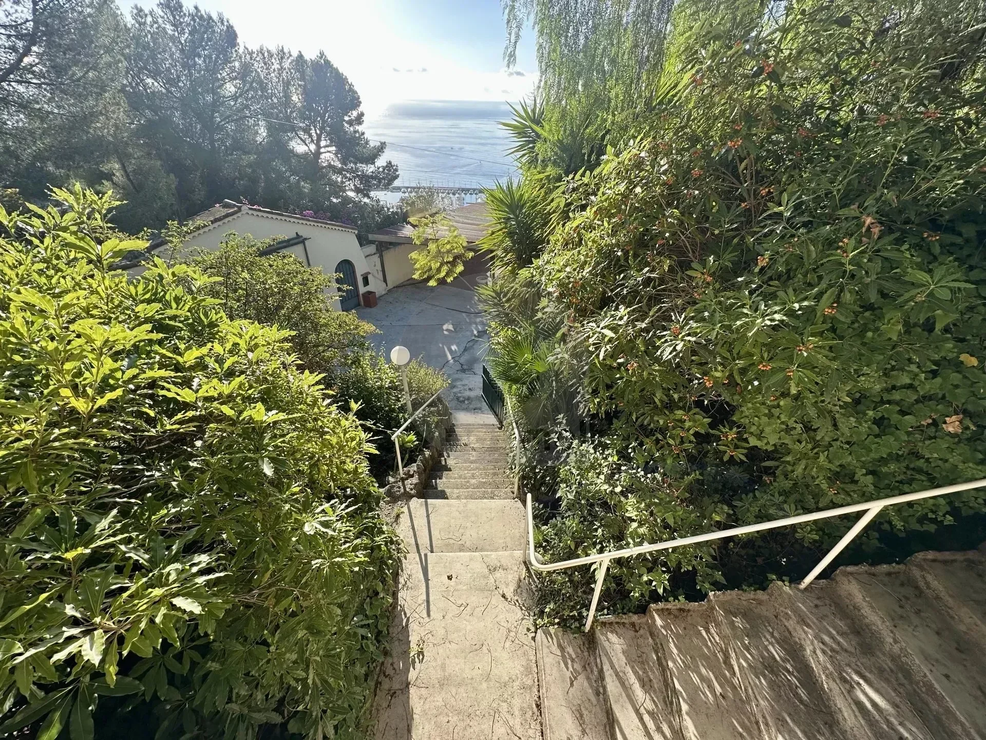 Exterior photo 7