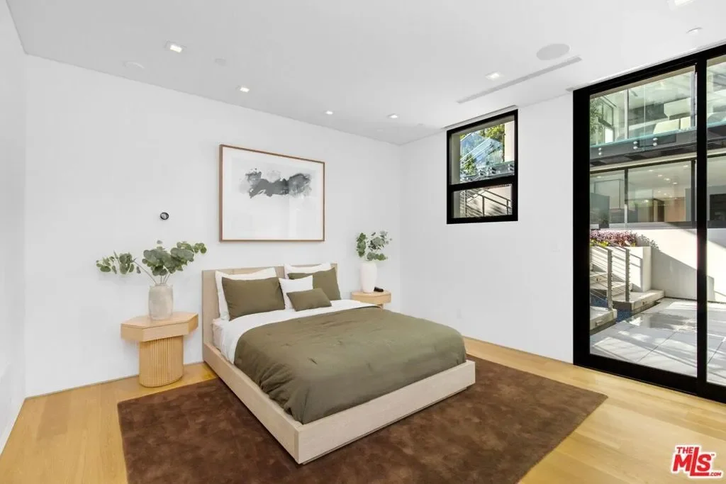 1317 Londonderry Place, Los Angeles, California, United States. - Photo 26